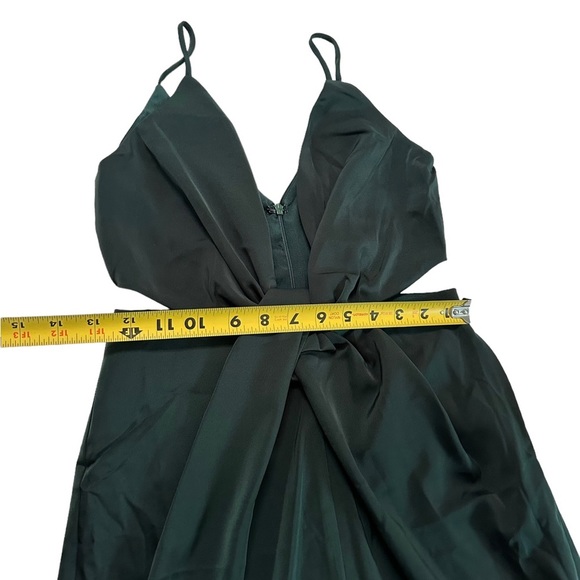 Showpo. Simple Twist of Fate Emerald Satin Dress Size 4 - Picture 12 of 17